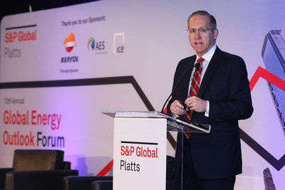 Sempra能源的董事长兼首席执行官杰弗里·W. 马丁在S&普氏能源资讯全球能源展望论坛在纽约举行.
