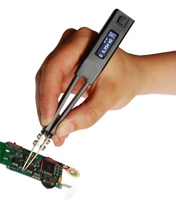 Easy one-hand operation makes LCR-Reader a perfect tool for PCB debugging
