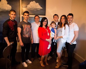 The Jonas Family Takes Center Stage On New Food Network Special Jonas Restaurant: Family Style