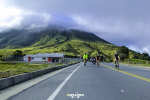 IRONMAN Legend Craig "Crowie" Alexander Leads Triathlon Camp in Medellin, Colombia