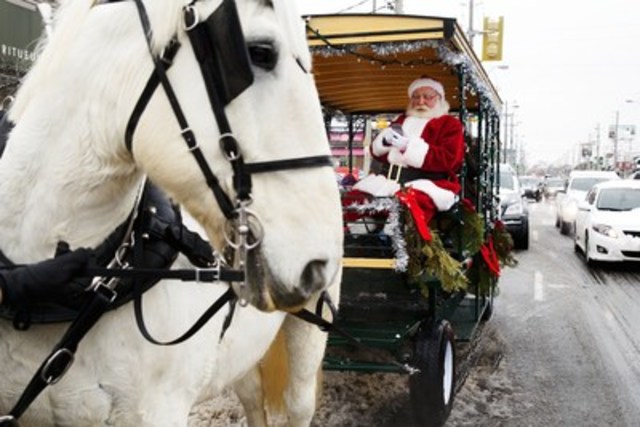 Santa pays with PayPal on the Green P app to park his carriage at Bayview Ave. and Millwood Rd. in Toronto (CNW Group/The Toronto Parking Authority)