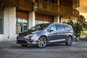 All-new 2017 Chrysler Pacifica Wins Cars.com "Best of 2017" Award