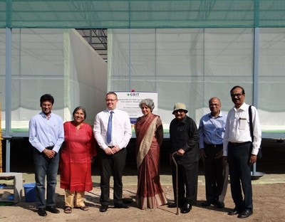 (left to right): Mr. Shirish Barwale (Director, GBIT); Dr. Usha Zehr (Chief Technical Officer, GBIT); Dr. Kevin Gorman (Science Affairs Manager, Oxitec); Dr. Soumya Swaminathan (Director General, Indian Council of Medical Research); Dr. B. R. Barwale (Director, GBIT); Dr. Raju Barwale (Director, GBIT); Dr. S. K. Dasgupta (Project Lead, GBIT). (PRNewsFoto/Oxitec)