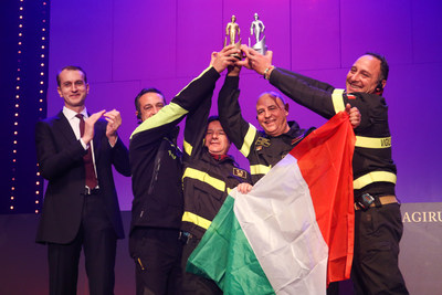 Marc Diening, CEO of Magirus (far left) with the Firefighting Team of the Year 2016 - The Firefighting teams from Italy, that helped during the series of earthquakes in central Italy