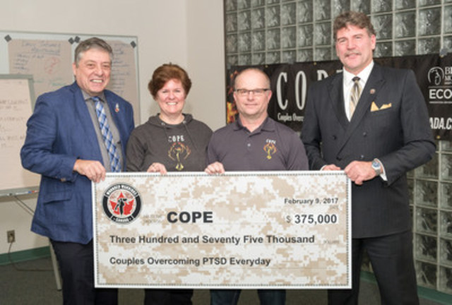 (L-R) Phil Ralph, Wounded Warriors Canada National Program Director, Kathryn Linford, COPE Co-Founder, Chris Linford, COPE Co-Founder, Richard Martin, Wounded Warriors Canada Board Chairman (CNW Group/Wounded Warriors Canada)