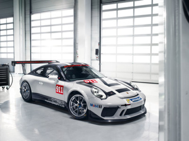 Porsche présente deux nouveaux modèles au Salon international de l'auto du Canada