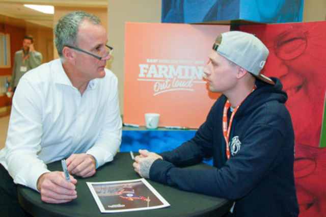 Paul Coffey gives heartfelt advice in Yorkton, Saskatchewan at the 4th annual BASF Knowledge Harvest event (CNW Group/BASF Canada Inc.)