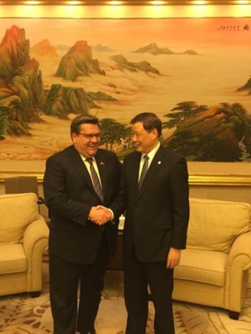 Consolidation des liens avec la Chine - Le maire de Montréal rencontre le nouveau maire de Shanghai et inaugure la Maison de Montréal à Shanghai