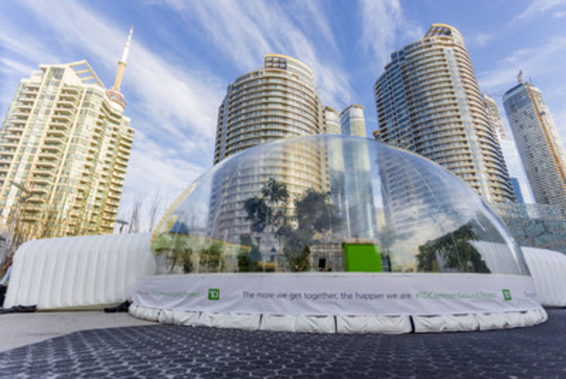 Canadian families momentarily trade winter for spring inside the TD Green Globe at Toronto’s Harbourfront to launch #TDCommonGround. TD is celebrating Canada's 150th birthday by revitalizing over 150 community green spaces across the country. (CNW Group/TD Bank Group)