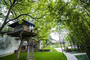 Un escape de la bulliciosa vida de ciudad reservando un caserío en primavera