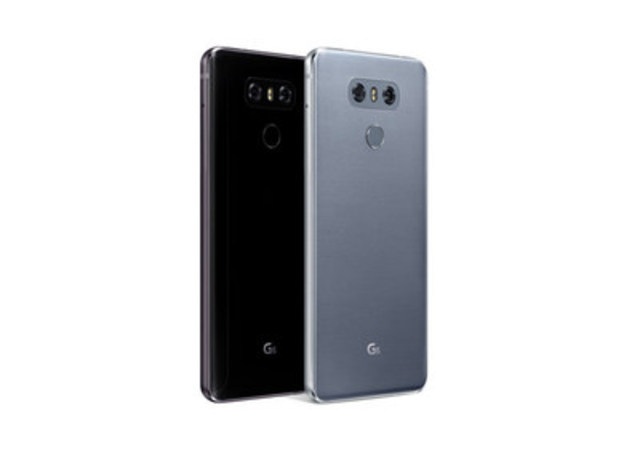 The LG G6 comes with a 5.7-inch QHD+ (2,880 x 1,440 resolution) FullVision® display, and for the first time ever in a smartphone, an 18:9 screen aspect ratio. (CNW Group/LG Electronics Canada)