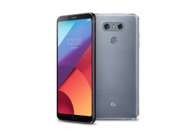 Sculpted from aluminum and glass, which comes in platinum and black, the LG G6 features a minimalist design thats sleek all-round and perfectly smooth to the touch. (CNW Group/LG Electronics Canada)