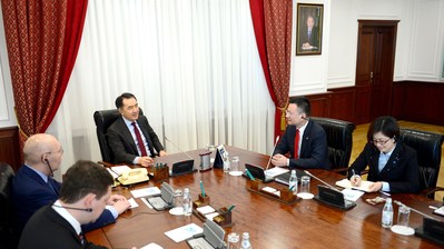 Kazakh Prime Minister meeting the JUMORE delegation led by Chairman Lu Hongxiang (PRNewsFoto/Zhejiang Jumore E-commerce Co.,)