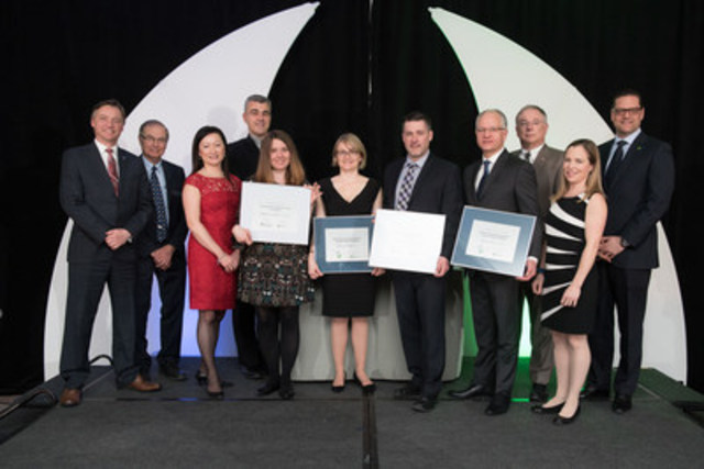Four of the six recipients of the 2016 Engineers Canada-Manulife Scholarships and the Engineers Canada–TD Insurance Meloche Monnex Scholarships with representatives from Engineers Canada, Manulife, TD Insurance Meloche Monnex, Engineers Nova Scotia, and the The Association of Professional Engineers and Geoscientists of Alberta (APEGA). (CNW Group/Engineers Canada)