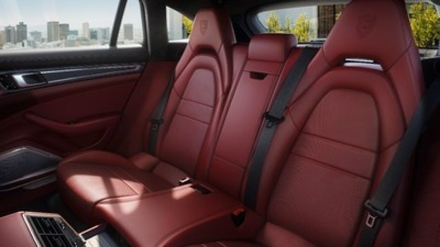 The new Sport Turismo is the first Panamera to propose five seats while the raised roof line allows for easier entry and exit at the rear with greater head clearance. (CNW Group/Porsche Cars Canada)