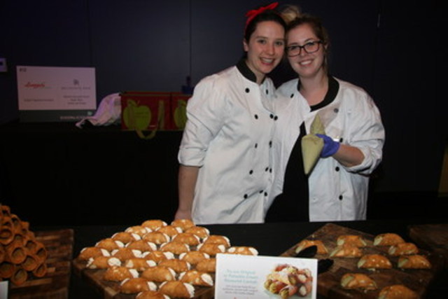 Guests at Dixonlicious 2016 noshed on Longo's signature cannolis in two flavours: original, and a special spring creation - pistachio cannoli made with the finest ricotta from 100% Canadian milk. (CNW Group/Dixon Hall)