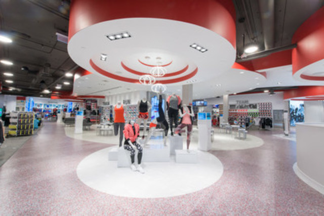 A first of its kind for Sport Chek, Sport Chek Women offers a new environment designed by women, for women. (CNW Group/FGL Sports Ltd.)