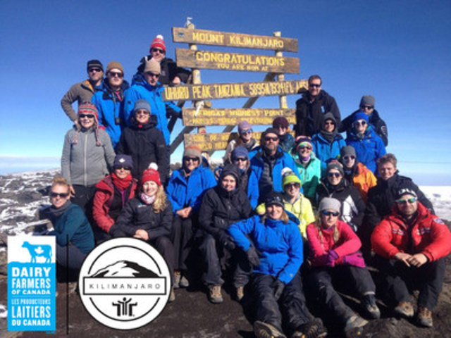 Les Producteurs laitiers du Canada ont atteint le sommet du Kilimandjaro en appui aux enfants défavorisés