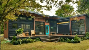 AZEK® Decking Featured on March 4th Episode of FYI's "Tiny House Nation"