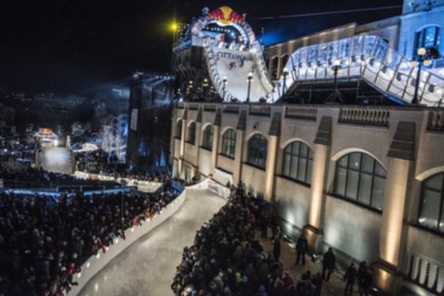 THOUSANDS OF OTTAWA SPECTATORS CELEBRATE FIRST-EVER RED BULL CRASHED ICE EVENT IN THE NATION'S CAPITAL (CNW Group/Red Bull Crashed Ice Ottawa 2017)
