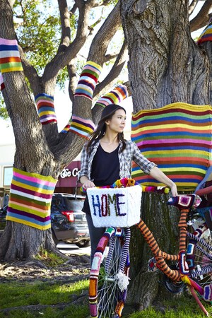 Mom Yarnbombs for National Women's History Month! (March 10-20th)