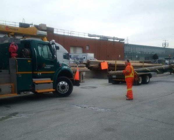 Toronto Hydro crews travelling to Buffalo to help restore power following severe wind storm