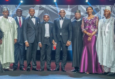 At UBA’s 2017 CEO Awards ceremony held in Lagos this past weekend: Governor of Bauchi State, His Excellency, Mohammed Abdullahi Abubakar ; Deputy Senate President, Sen. Ike Ekweremadu; GMD/CEO, UBA Plc, Mr. Kennedy Uzoka; UBA CEO awardee, Mr. Ibrahim Ogbonago; Group Chairman, UBA Plc, Mr. Tony Elumelu; Governor of Adamawa State, His Excellency Bindow Jibrilla ; Directors, UBA Plc, Mrs. Onari Duke and Alhaji Ja’afaru Paki, during the presentation of UBA CEO Awards for Excellence to Mr. Ogbonago, a UBA Security Guard who returned a lost and found amount of $10,000 belonging to a customer. (PRNewsfoto/United Bank for Africa (UBA))