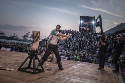 Brad De Losa performs Standing Block Chop in front of the crowd at Cruise Center Altona in Hamburg. (PRNewsfoto/STIHL TIMBERSPORTS)