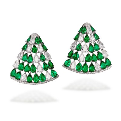 de GRISOGONO High Jewellery Earrings set with white diamonds and emeralds (1068401-001) (PRNewsfoto/de GRISOGONO)