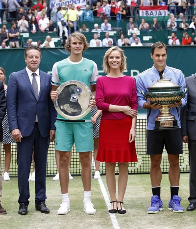 Eva Herzigová at the trophy handover to the winner of the 25th GERRY WEBER OPEN, on 25 June, 2017 in Halle/Westfalen. (PRNewsfoto/GERRY WEBER)