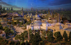 El Presidente de Walt Disney Parks and Resorts Bob Chapek devela épico, detallado modelo de territorios con temática de Star Wars