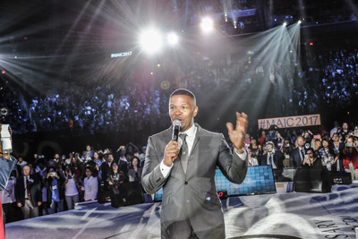 Jamie Foxx during his 30+ minute musical set that paid tribute to the company's 25 years of entrepreneurial success.