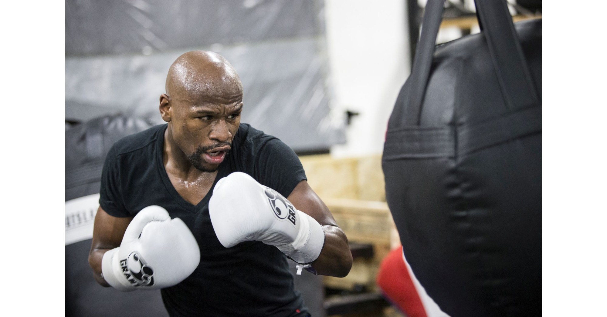 Floyd Mayweather returns to the ring - AS USA