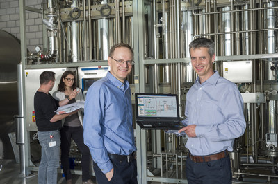 Pinch analysis at CSL Behring AG, Bern: left to right Michael Hirschi (CSL Behring AG), Dr. Andrea Grüniger (Grüniger PLUS GmbH), Don Olsen (Project Lead of Software Development PinCH 3.0) and Prof. Dr. Beat Wellig (Head of the Competence Center Thermal Energy Systems and Process Engineering of the Lucerne University of Applied Sciences and Arts). A key to increasing industrial energy efficiency is process integration using pinch analysis. The PinCH software of the Lucerne University of Applied Sciences and Arts supports the practical application of pinch analysis. PinCH 3.0 allows the integration of thermal energy storage systems. © Martin Vogel (PRNewsfoto/Lucerne University of Applied Sc)