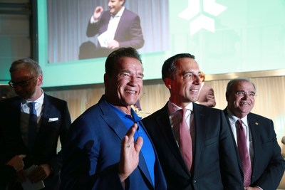 From left to right: Arnold Schwarzenegger with the Austrian Federal Chancellor Mag. Christian Kern and Vice Chancellor Univ.-Prof. Dr. Wolfgang Brandstetter (Copyright: Martin Hesz / Kreisel Electric) (PRNewsfoto/Kreisel Electric)