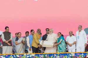 Hon'ble Prime Minister Dedicates 'Hari Krishna Sarovar' to People of Lathi in Gujarat