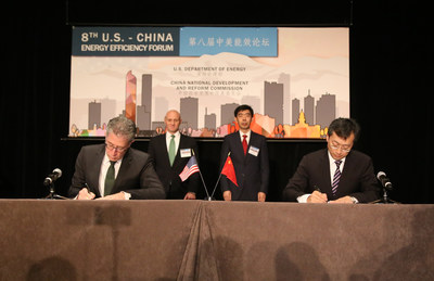 Foton Motor and Cummins signing the Memorandum of Green Power and Smart Truck Cooperation Development Project at the 8TH U.S. - CHINA ENERGY EFFICIENCY FORUM