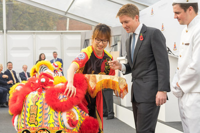 The Duke of Westminster dotting the eye of the lion at the groundbreaking ceremony of The Peninsula London on 2 November 2017 (photo credit: Robin Ball) (PRNewsfoto/The Hongkong and Shanghai Hotel)