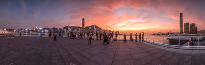 "Ocean Terminal Deck" has become the best venue to enjoy Hong Kong's sunset view.