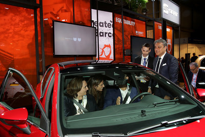 Barcelona Major Ada Colau meets the SEAT Leon Cristobal, in the presence of SEAT’s president Luca de Meo. (PRNewsfoto/SEAT SA)