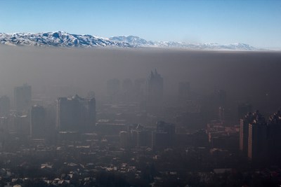 Smart energy and mobility not only safeguard the global climate but also life in urban habitats; smog over Almaty, Kazakhstan.
Photo: Igors Jefimovs/wikimedia commons (PRNewsfoto/HFT Stuttgart)