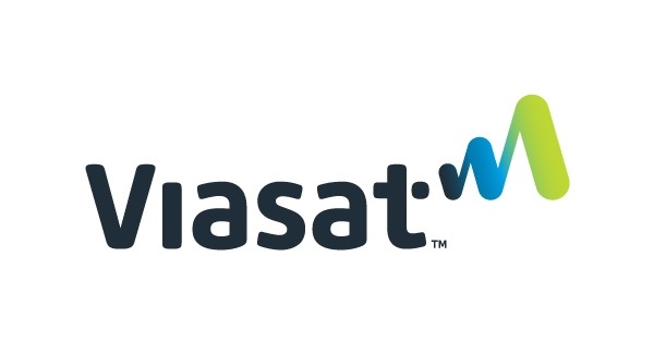 Mark Dankberg, Executive Chairman von Viasat, und Jim Bridenstine, ehemaliger NASA-Administrator und derzeitiges Vorstandsmitglied von Viasat, halten eine Keynote-Präsentation auf dem SmallSat Symposium 2022