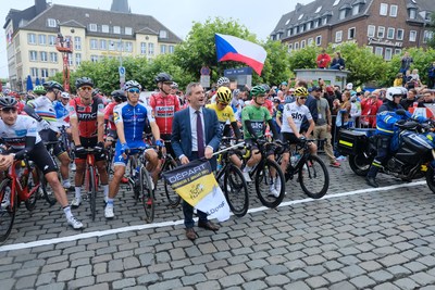 Thomas Geisel, Mayor of the City of Düsseldorf, on 2 July 2017 at the start of the second stage of the Tour de France in the old town of Düsseldorf, © City of Düsseldorf/Michael Gstettenbauer (PRNewsfoto/City of Duesseldorf)