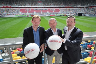 Pleasure at the nomination as a venue for the European Football Championship 2024 by the DFB (fr.l.): Düsseldorf's City Director Burkhard Hintzsche, Mayor Thomas Geisel and Martin Ammermann, Managing Director of Düsseldorf Congress Sport & Event © City of Düsseldorf/Michael Gstettenbauer (PRNewsfoto/City of Duesseldorf)