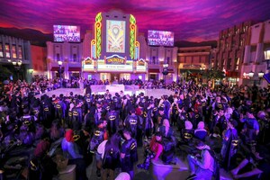 Warner Bros. World™ Abu Dhabi вносит новый титул в Guinness World Records®: «Крупнейшее скопление людей в плащах»