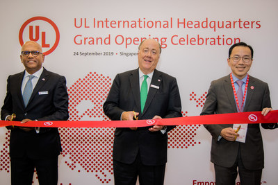 Sajeev Jesudas, president of UL International and Keith Williams, UL’s chief executive officer are joined by Dr. Beh Swan Gin, chairman of Singapore Economic Development Board to celebrate the opening of UL's new international headquarters in Singapore.