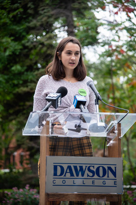 Laura Krochenski speaks about climate change action at a press conference at Dawson College Sept. 24 (CNW Group/Dawson College)