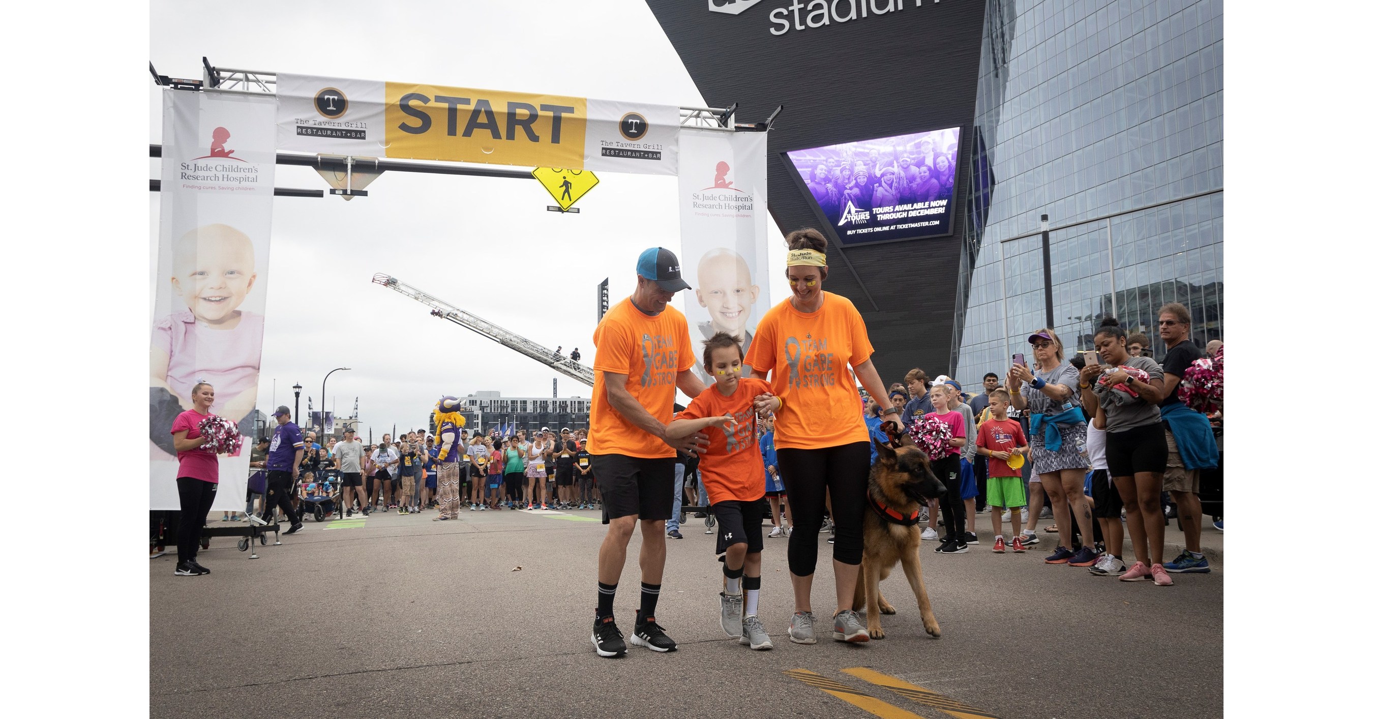 St. Jude patient takes first steps since treatment alongside role model ...