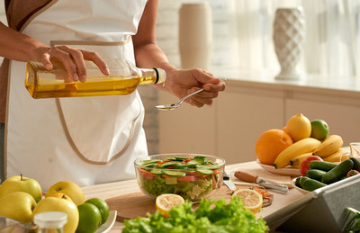 Spanish Olive oil healthy and delicious (PRNewsfoto/Olive Oils from Spain) Spanish Olive oil healthy and delicious (PRNewsfoto/Olive Oils from Spain)