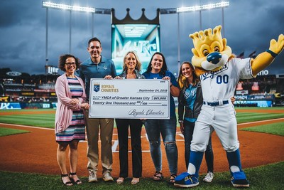 Sun Life and Royals Charities present YMCA of Greater Kansas City with $21K from Strikeout Diabetes campaign. (PRNewsfoto/Sun Life U.S.) Sun Life and Royals Charities present YMCA of Greater Kansas City with $21K from Strikeout Diabetes campaign. (PRNewsfoto/Sun Life U.S.)